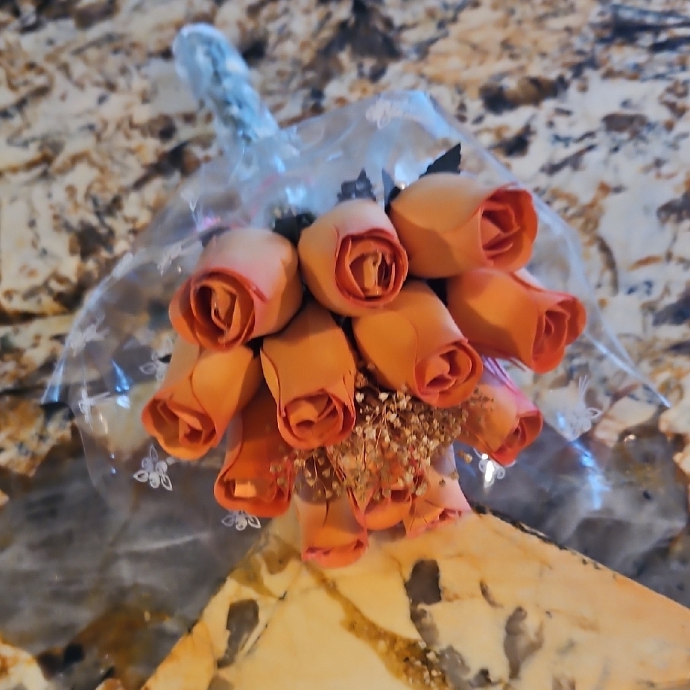 Small Bud Wood Rose Bouquet ( 12 ) - Picture 2 of 5